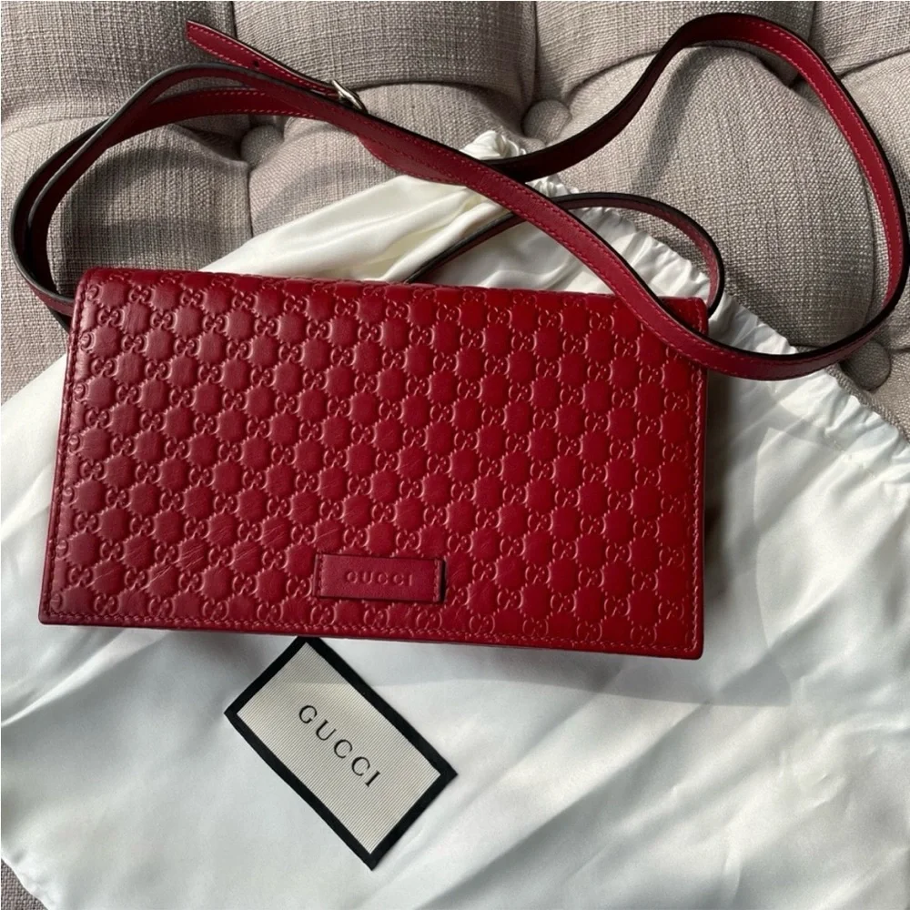 GUCCI Microguccissima Crossbody Wallet in Red - Picture 1 of 7
